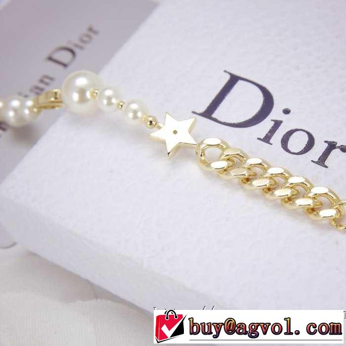 ブレスレット 2019年春夏流行ファッション ディオールファッションにトレンド  DIOR トレンド感があって涼しげ