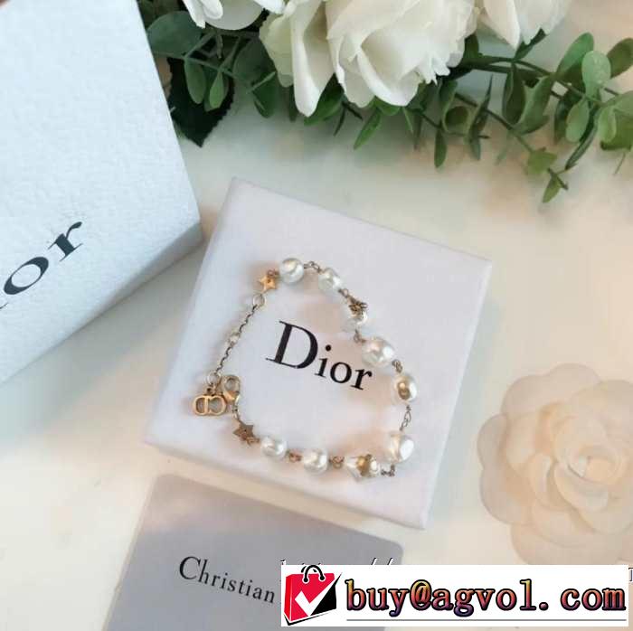 ブレスレット 大人のカジュアルスタイル ディオール今年もトレンド  DIOR  2019春夏は人気定番
