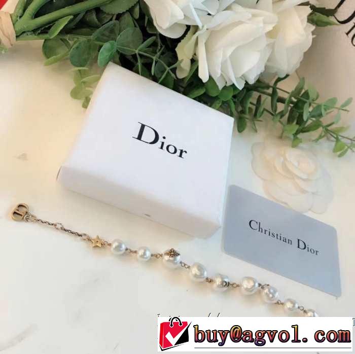 ブレスレット 大人のカジュアルスタイル ディオール今年もトレンド  DIOR  2019春夏は人気定番