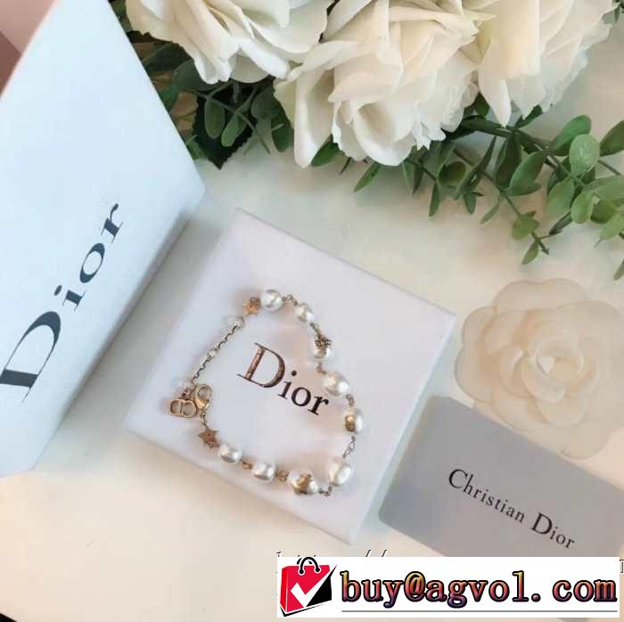 ブレスレット 大人のカジュアルスタイル ディオール今年もトレンド  DIOR  2019春夏は人気定番