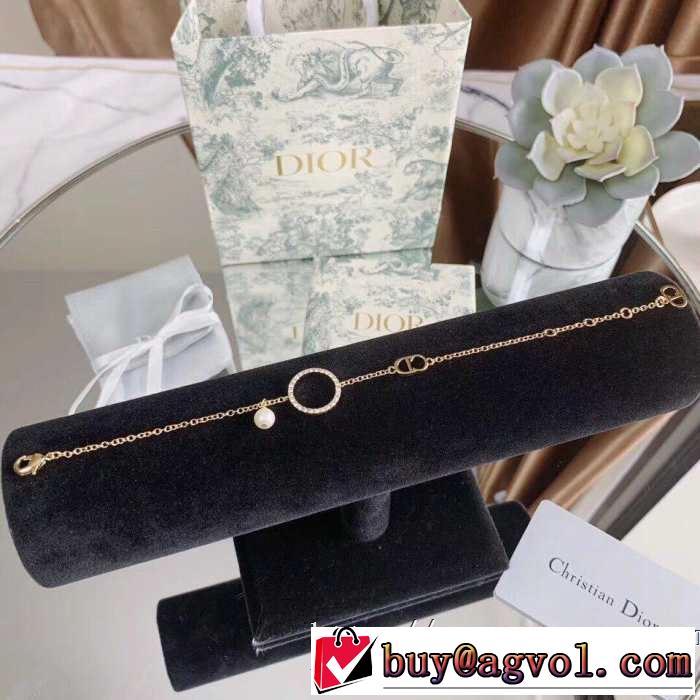 目を引く春夏トップス ディオール DIOR 【2019年】夏のファッション ブレスレット 春夏！大人カジュアル