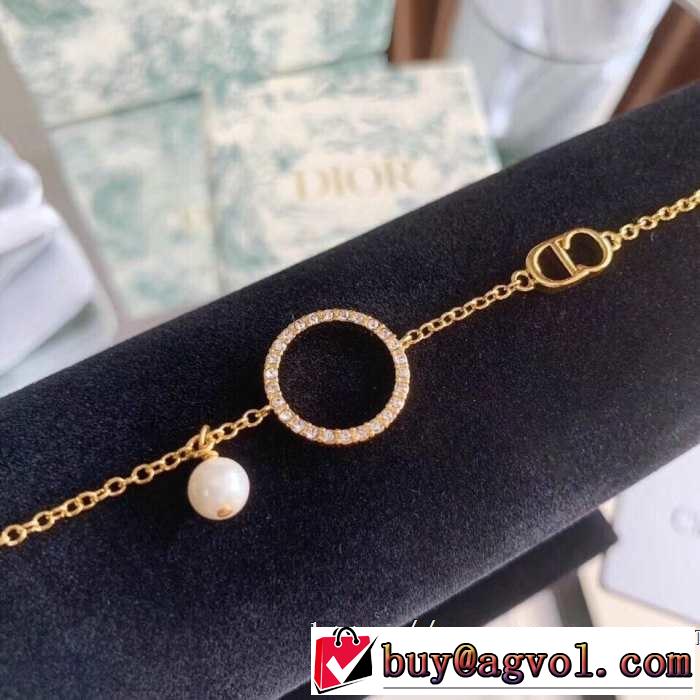 目を引く春夏トップス ディオール DIOR 【2019年】夏のファッション ブレスレット 春夏！大人カジュアル