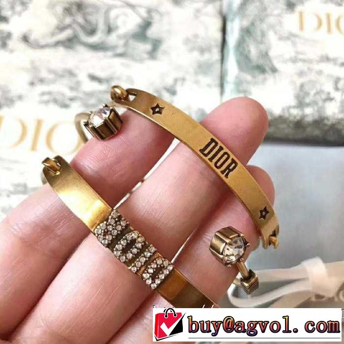 ディオール DIOR 気持ちいい真夏日にぴったり ブレスレット おしゃれな夏ファッション2019 清潔感のある肌見せ