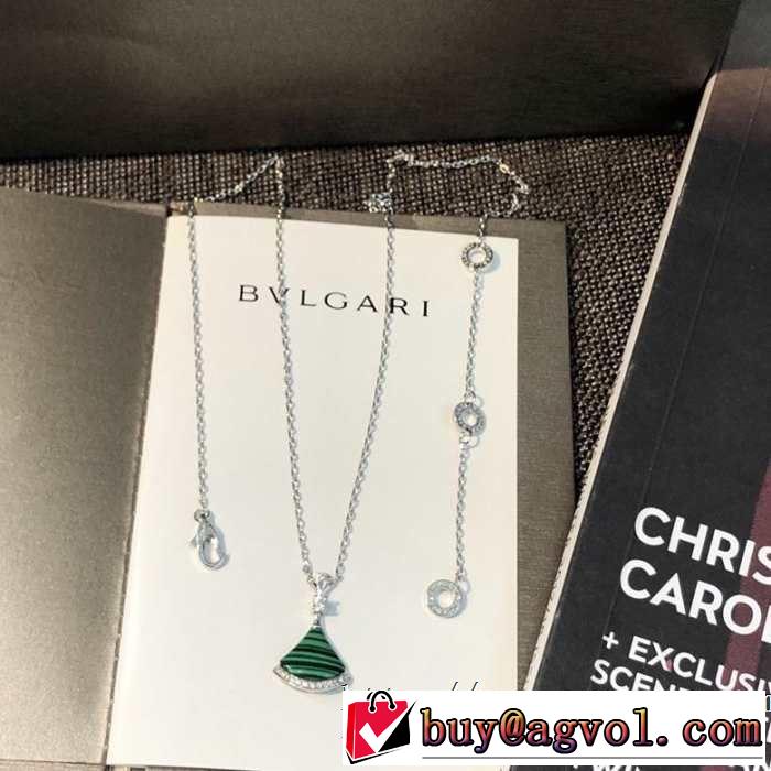 ブルガリ BVLGARI ネックレス 魅力的なカラー使い 《2019年》今、注目のストリート