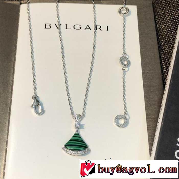 ブルガリ BVLGARI ネックレス 魅力的なカラー使い 《2019年》今、注目のストリート