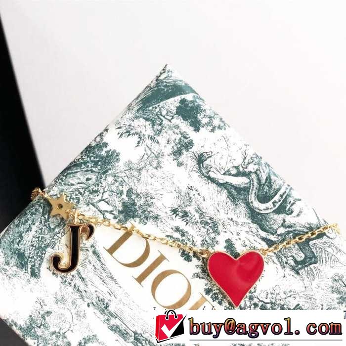 ネックレス 大人カジュアル夏ファッション2019 魅力的なカラー使い ディオール DIOR