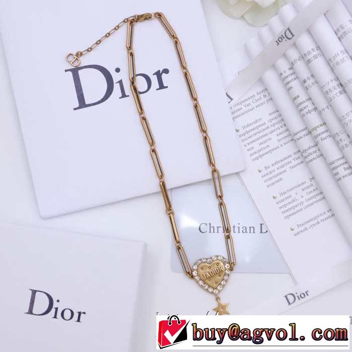 【2019年】夏のファッション ディオール DIOR ネックレス 暑い今こそ活躍させたい！