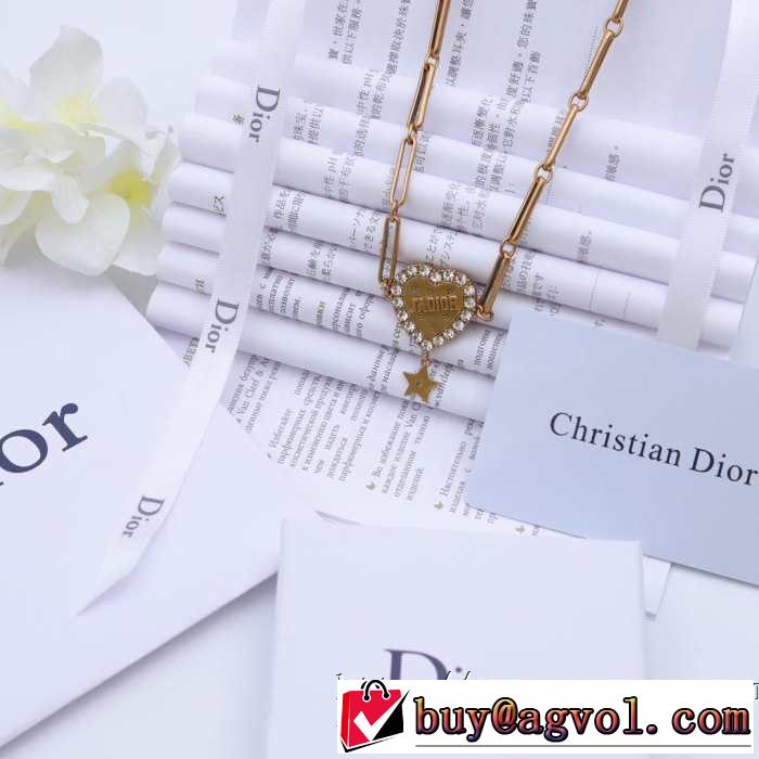 【2019年】夏のファッション ディオール DIOR ネックレス 暑い今こそ活躍させたい！