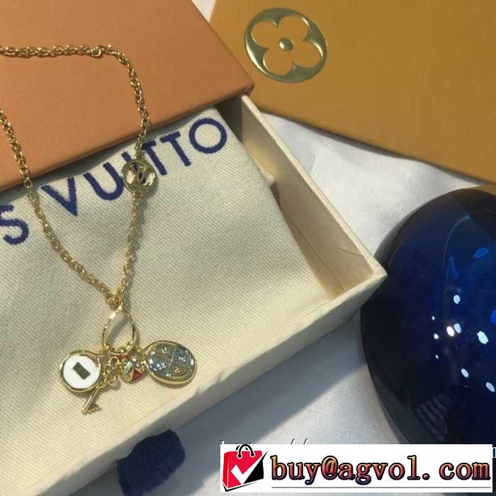 おしゃれな夏ファッション2019 季節感のあるファッション ルイ ヴィトン LOUIS VUITTON ネックレス