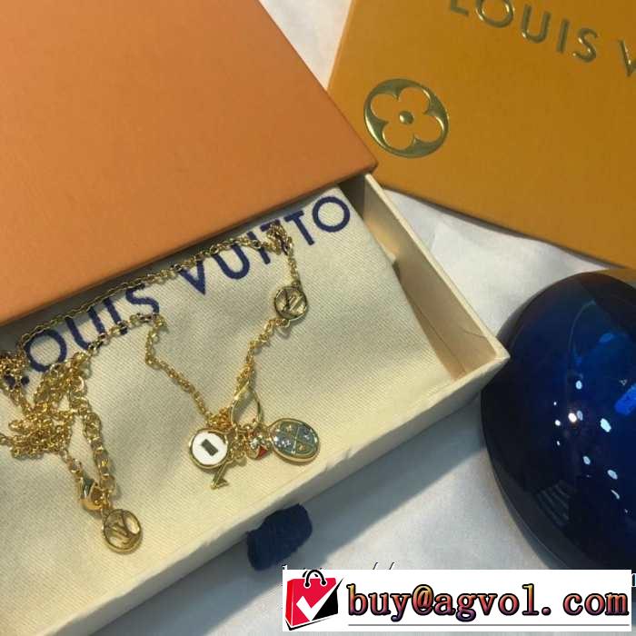 おしゃれな夏ファッション2019 季節感のあるファッション ルイ ヴィトン LOUIS VUITTON ネックレス