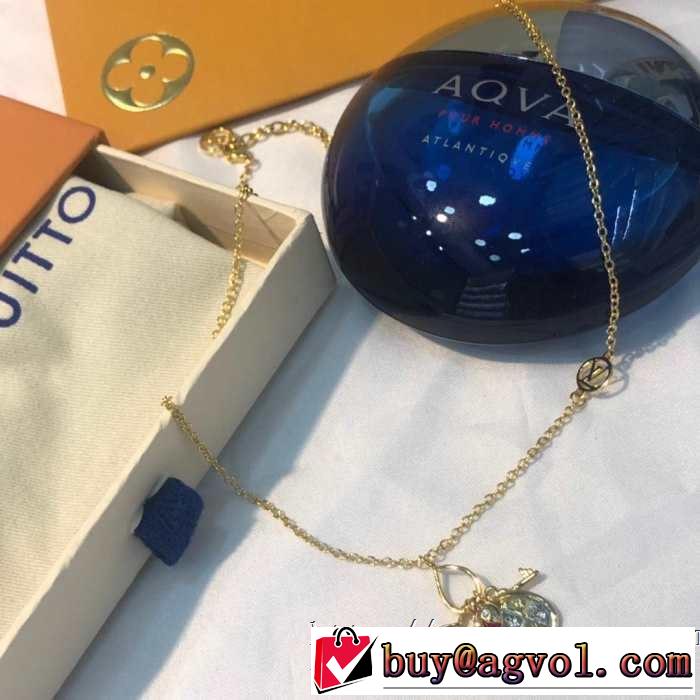 おしゃれな夏ファッション2019 季節感のあるファッション ルイ ヴィトン LOUIS VUITTON ネックレス
