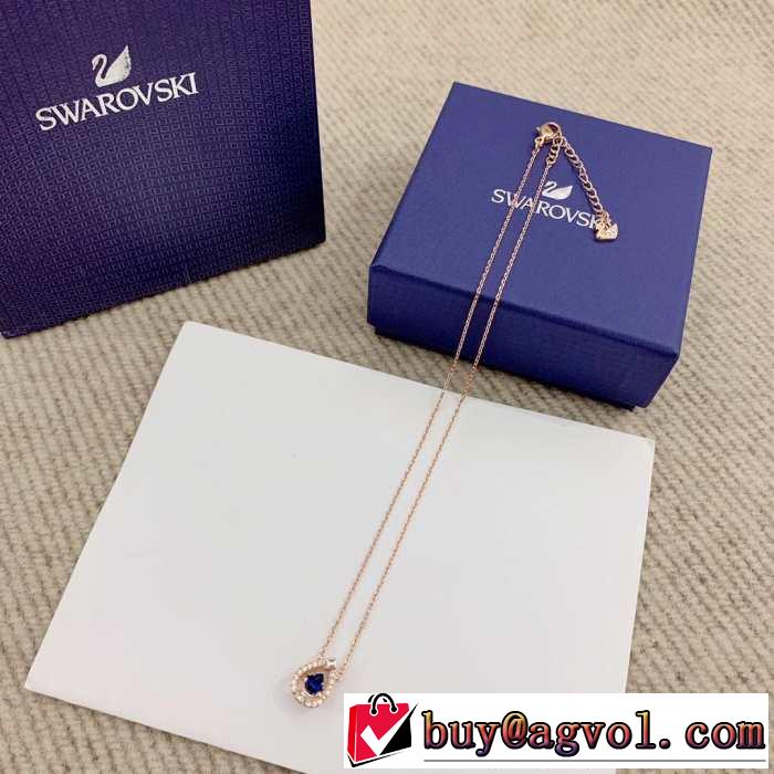 2019春夏トレンドアイテム スワロフスキー SWAROVSKI ネックレス 一気にトレンド感満載な着こなし