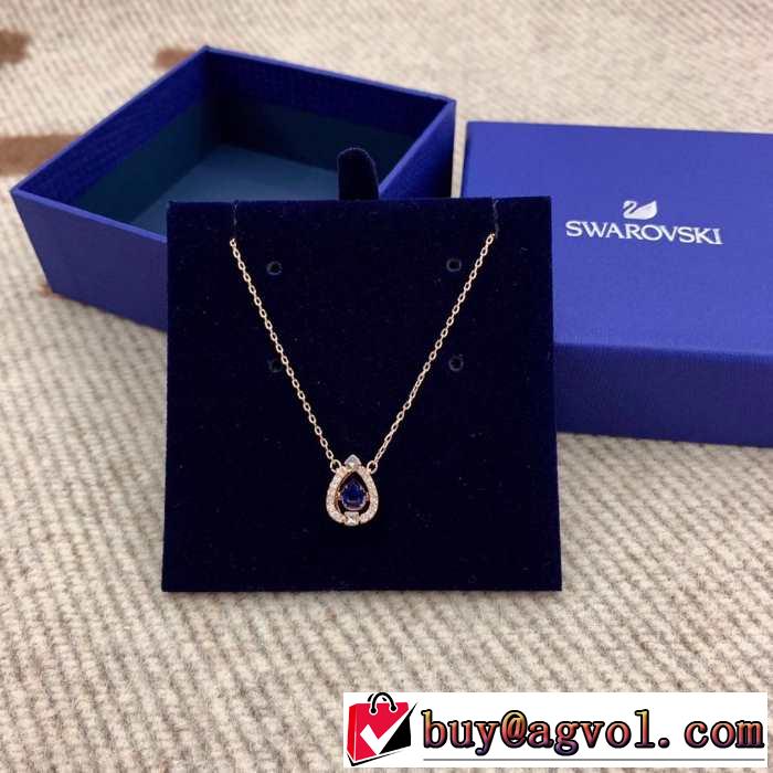 2019春夏トレンドアイテム スワロフスキー SWAROVSKI ネックレス 一気にトレンド感満載な着こなし