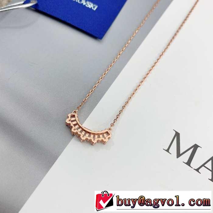 ネックレス おすすめ大人かわいい着こなし 2019年の春夏に着たい スワロフスキー SWAROVSKI