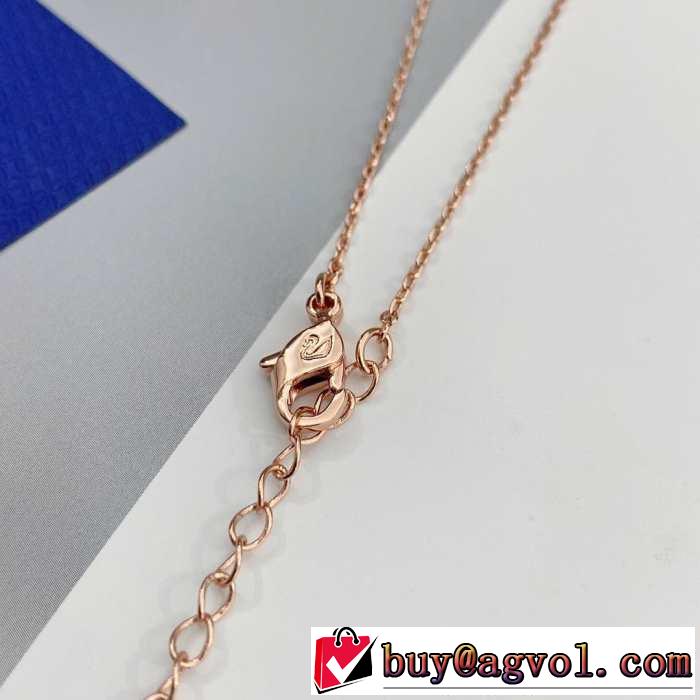 ネックレス おすすめ大人かわいい着こなし 2019年の春夏に着たい スワロフスキー SWAROVSKI