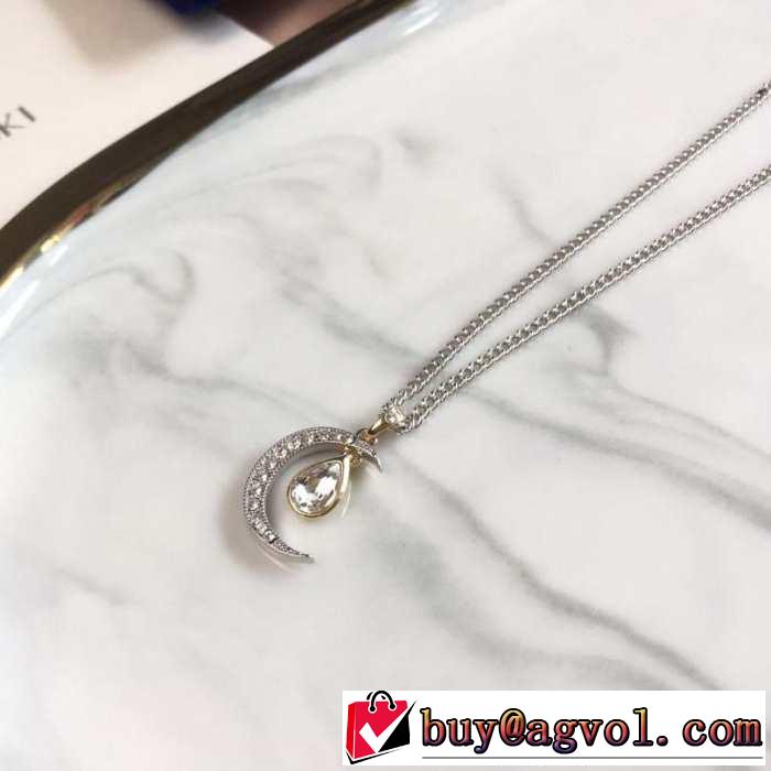 スワロフスキー SWAROVSKI ネックレス 大人カジュアル夏ファッション2019 主張性もカジュアルさ