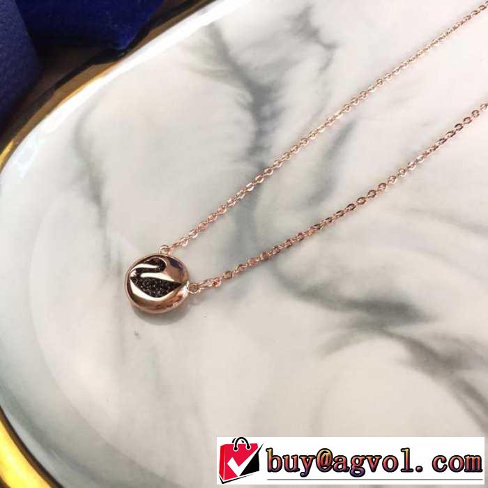 ネックレス スワロフスキー SWAROVSKI 2019年春夏のトレンドアイテム おしゃれな大人の着こなし