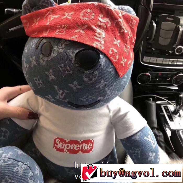 2019-20秋冬トレンドファッション シュプリーム  SUPREME最新秋冬トレンドをチェック  ぬいぐるみ 秋冬流行りファション