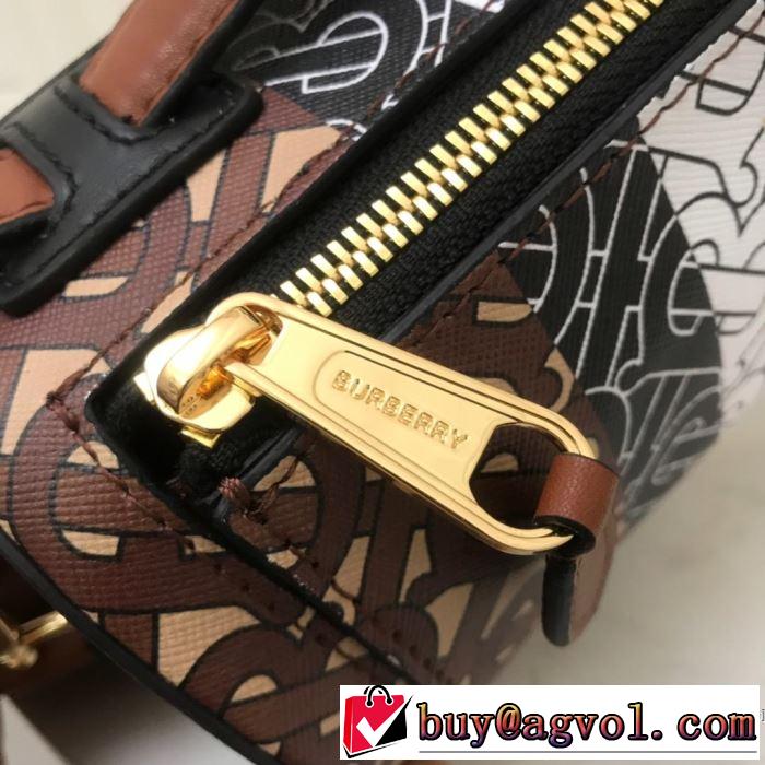 夏の大人カジュアルスタイル  バーバリー リラックススタイルが実現 BURBERRY 2019年最新ファッションレディースバッグ