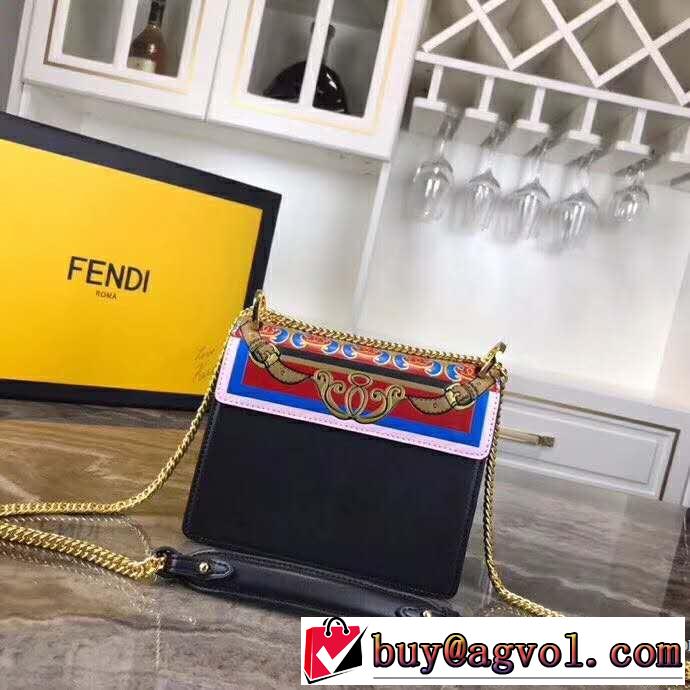 今流行りの最新コレクション 2019春夏は人気定番 フェンディ FENDI 斜め掛けバッグ 4色可選