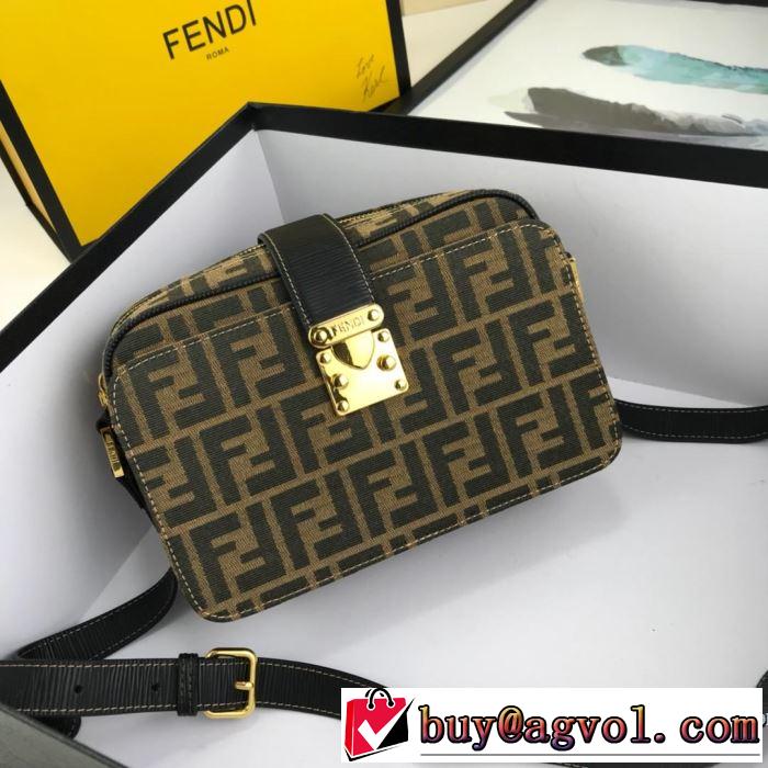 グッと大人っぽい印象にフェンディ 夏らしい抜け感を演出し FENDI  レディースバッグ 2019年春夏シーズンの人気 大人らしく仕上げ
