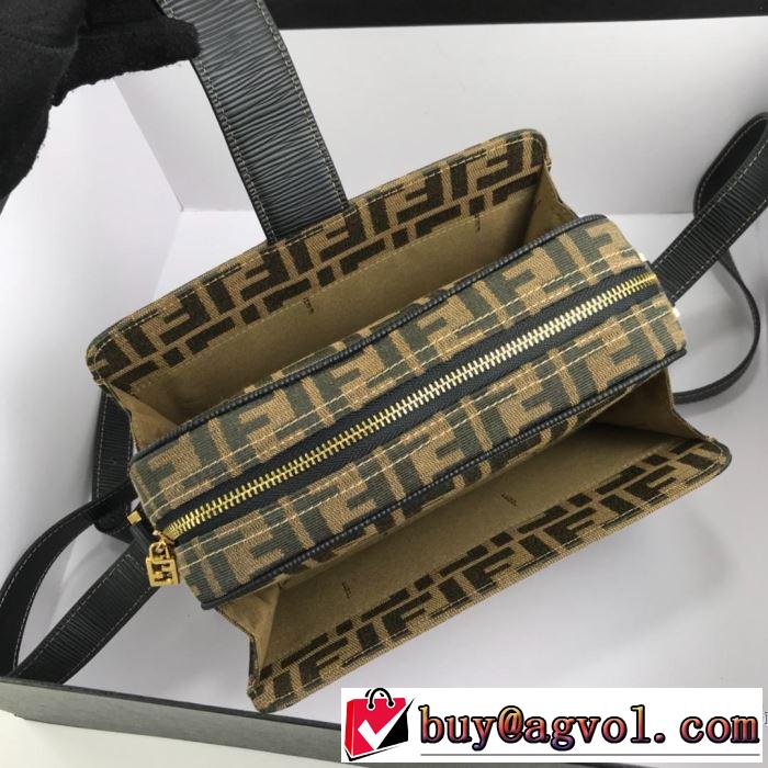 グッと大人っぽい印象にフェンディ 夏らしい抜け感を演出し FENDI  レディースバッグ 2019年春夏シーズンの人気 大人らしく仕上げ