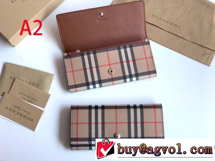 バーバリー 秋にこれがはやりそう BURBERRY【2019秋冬トレンド】押さえておきたい  財布/ウォレット サイズのよさを感じる新作