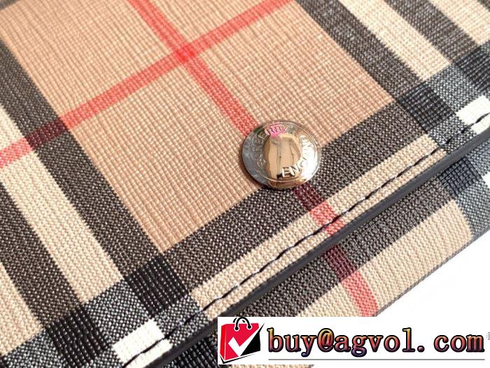 バーバリー 秋にこれがはやりそう BURBERRY【2019秋冬トレンド】押さえておきたい  財布/ウォレット サイズのよさを感じる新作