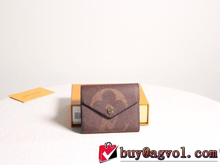 *財布/ウォレット 秋冬ファッションコーディネート ルイ ヴィトン最重要！2019秋冬トレンド  LOUIS VUITTON  人気ファッション雑誌でも掲載