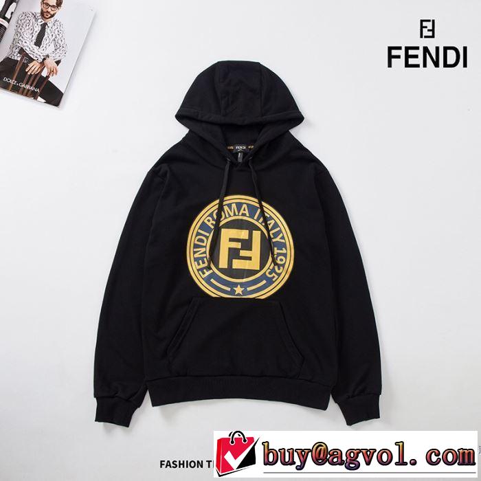 フェンディ FENDI おしゃれな夏ファッション2019  今年の夏は着こなし パーカー 軽やかな素材感