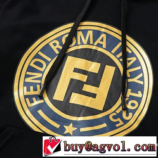 フェンディ FENDI おしゃれな夏ファッション2019  今年の夏は着こなし パーカー 軽やかな素材感