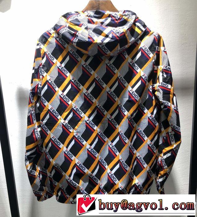 今年春夏ファション流行り  フード付きコート  2019SSのトレンド商品 フェンディ FENDI 透け感優しい