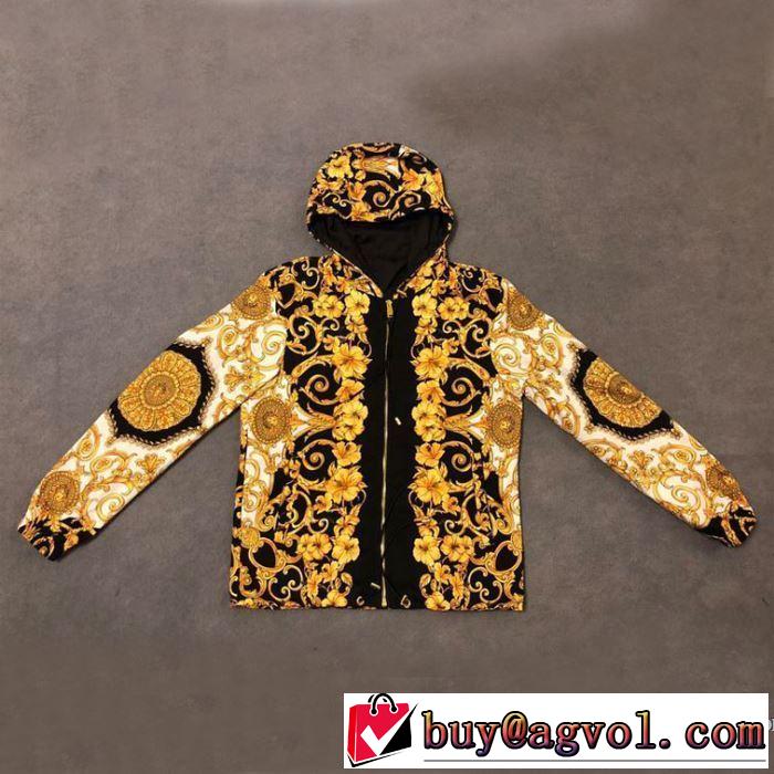 パーカー トレンド感があって涼しげ ヴェルサー ファッションにトレンド チVERSACE 2019年最新ファッション 