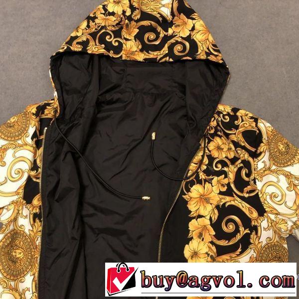 パーカー トレンド感があって涼しげ ヴェルサー ファッションにトレンド チVERSACE 2019年最新ファッション