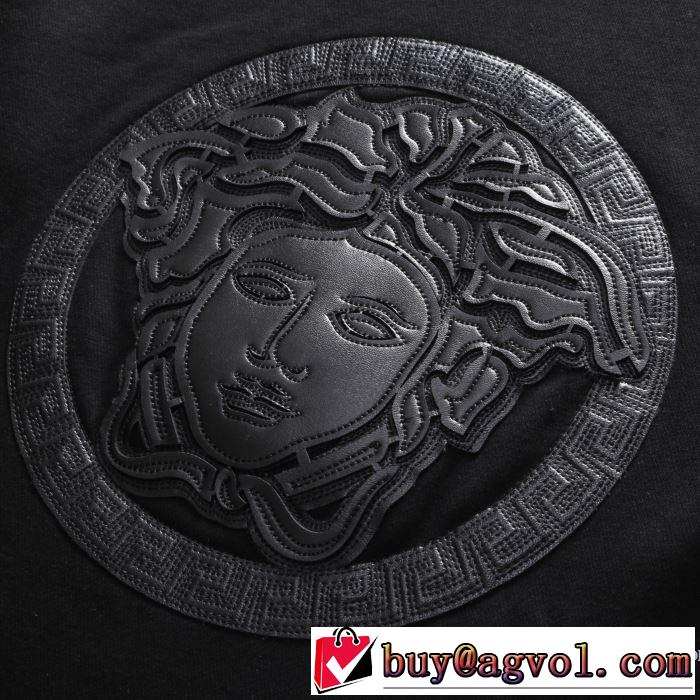 春色の最旬の人気アイテム  ヴェルサーチVERSACE 2019夏ファション新品 上下セット夏らしい品格が漂う