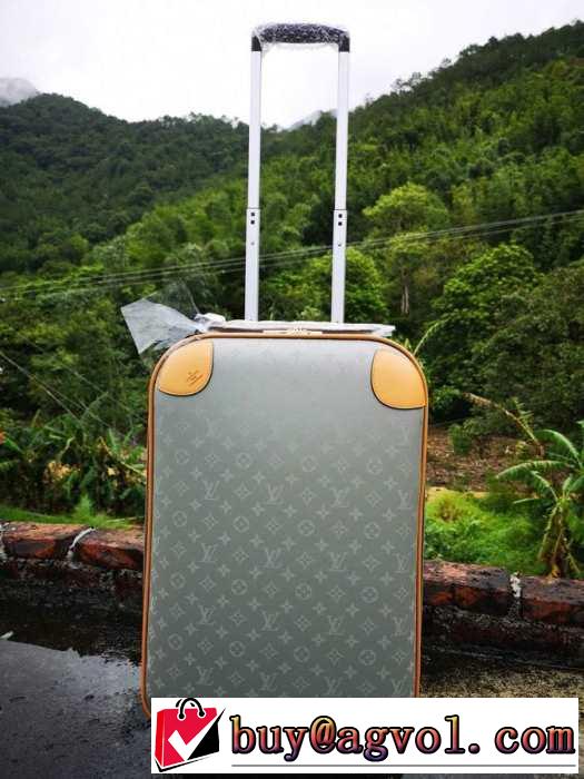 ルイ ヴィトン LOUIS VUITTON  《2019年》今、注目のストリート スーツケース さわやか夏スタイル新品
