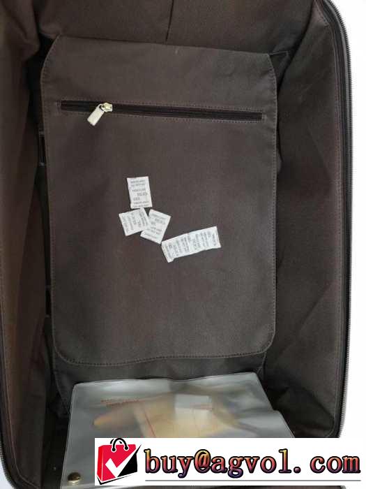 ルイ ヴィトン LOUIS VUITTON  《2019年》今、注目のストリート スーツケース さわやか夏スタイル新品