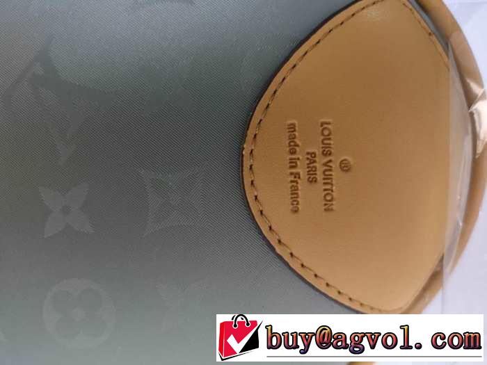 ルイ ヴィトン LOUIS VUITTON  《2019年》今、注目のストリート スーツケース さわやか夏スタイル新品
