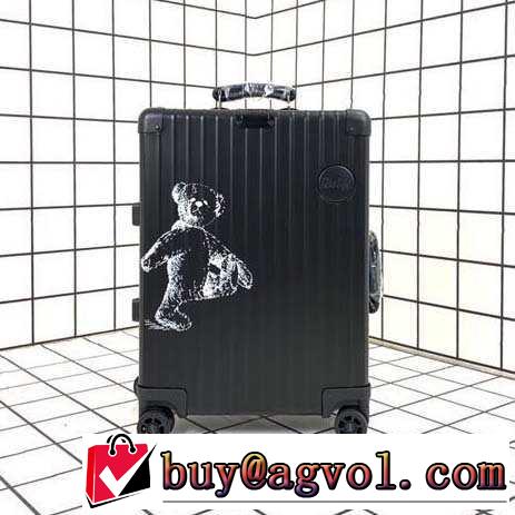 暑い季節も大活躍 リモワ Rimowa 《2019年》今、注目のストリートスーツケースすっきりした印象に