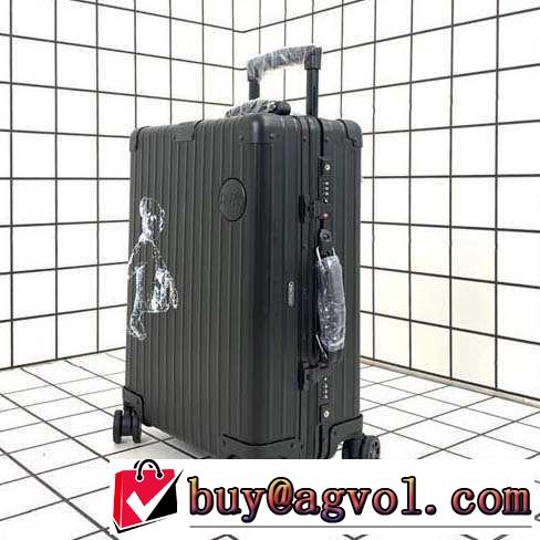 暑い季節も大活躍 リモワ Rimowa 《2019年》今、注目のストリートスーツケースすっきりした印象に