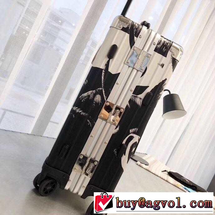 リラックス感のあるゆったり リモワ Rimowa オススメしたい最新注目ファション 2019春夏 スーツケース