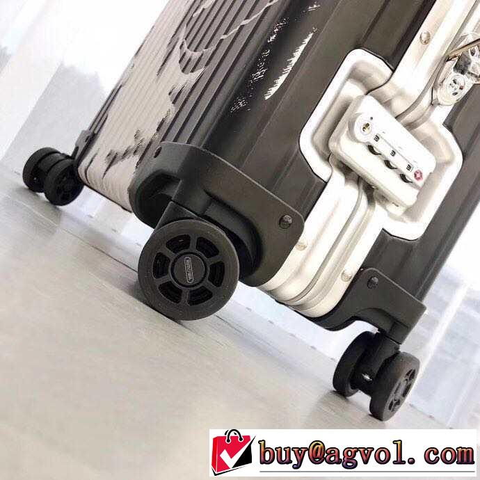 リラックス感のあるゆったり リモワ Rimowa オススメしたい最新注目ファション 2019春夏 スーツケース