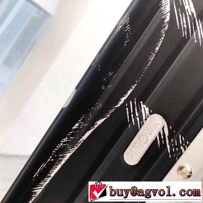 リラックス感のあるゆったり リモワ Rimowa オススメしたい最新注目ファション 2019春夏 スーツケース