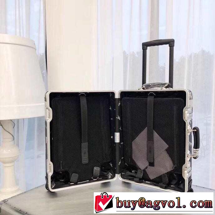 リラックス感のあるゆったり リモワ Rimowa オススメしたい最新注目ファション 2019春夏 スーツケース