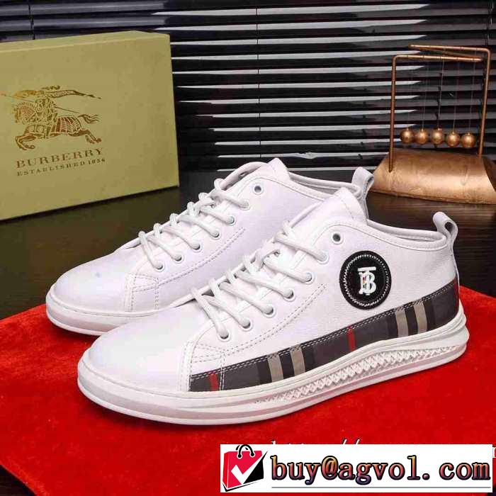 秋冬ファッションコーディネート ランニングシューズ バーバリー【最新】2019年秋冬のトレンド速報  BURBERRY 人気ファッション雑誌でも掲載