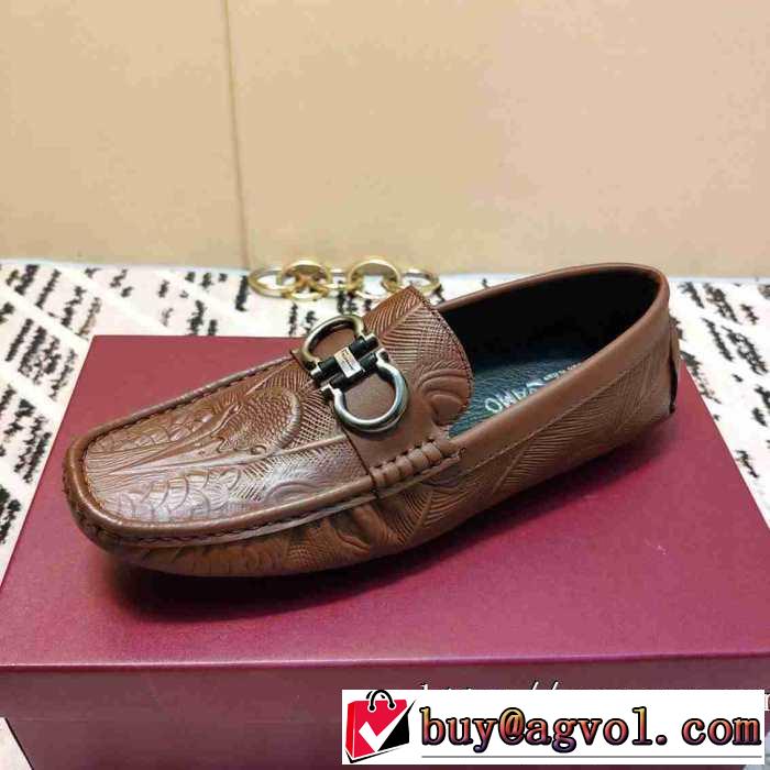 ローファー 秋服コーデ2019年版 サルヴァトーレフェラガモ FERRAGAMO 大胆なチェックの人気トレンド 秋にはやる最新作を先取り