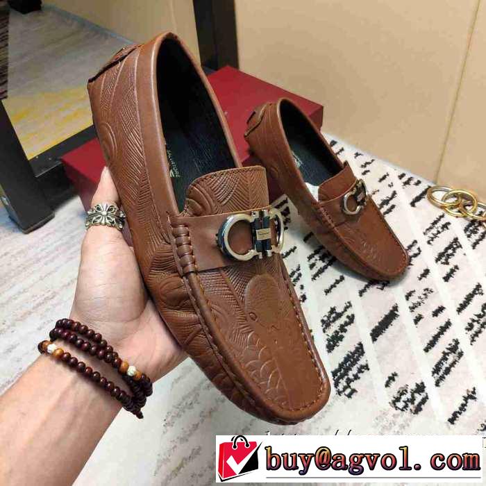 ローファー 秋服コーデ2019年版 サルヴァトーレフェラガモ FERRAGAMO 大胆なチェックの人気トレンド 秋にはやる最新作を先取り