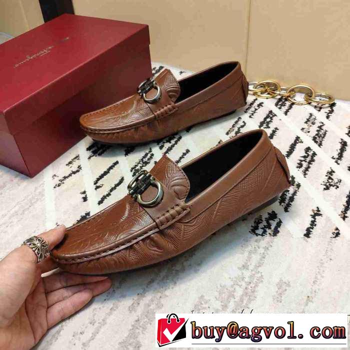 ローファー 秋服コーデ2019年版 サルヴァトーレフェラガモ FERRAGAMO 大胆なチェックの人気トレンド 秋にはやる最新作を先取り