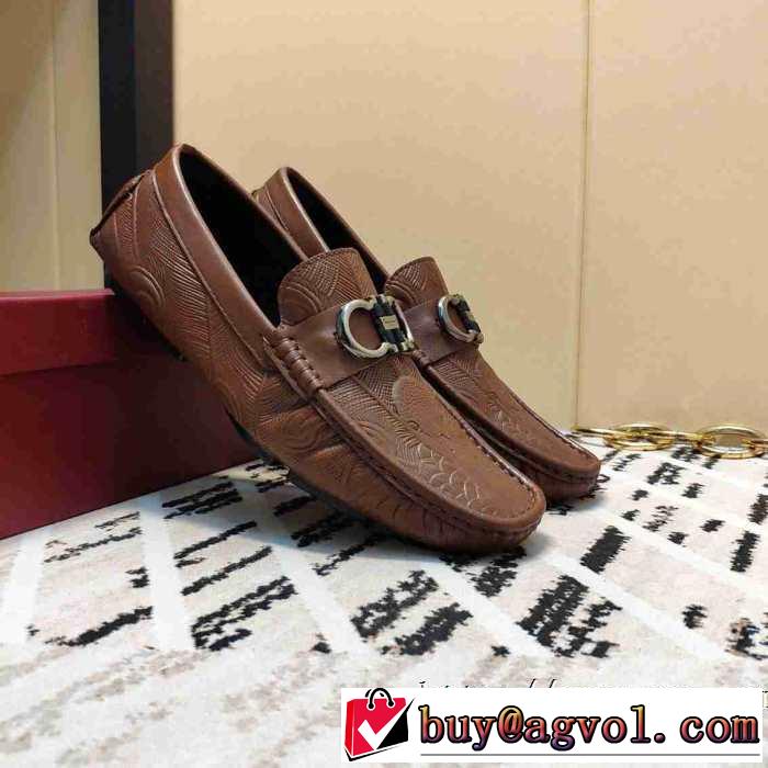 ローファー 秋服コーデ2019年版 サルヴァトーレフェラガモ FERRAGAMO 大胆なチェックの人気トレンド 秋にはやる最新作を先取り