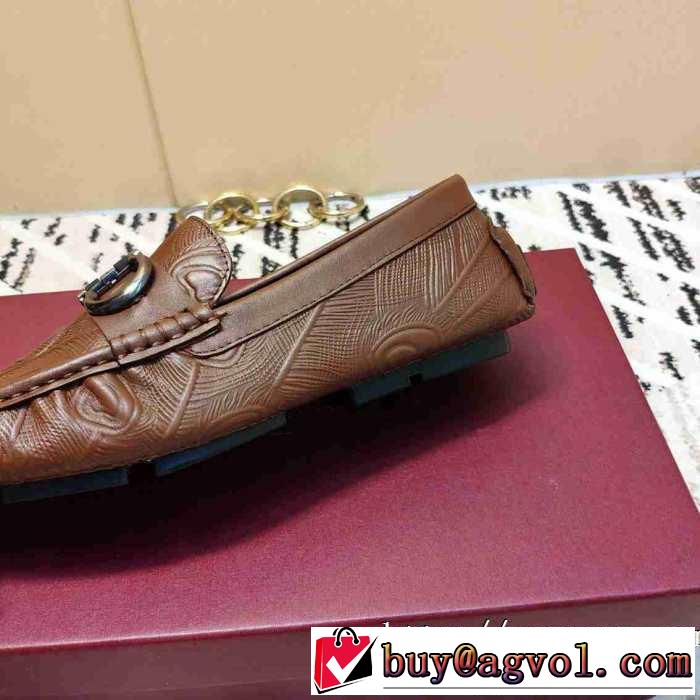 ローファー 秋服コーデ2019年版 サルヴァトーレフェラガモ FERRAGAMO 大胆なチェックの人気トレンド 秋にはやる最新作を先取り